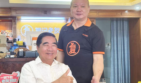 方燦成將軍率團探訪復記老友柬埔寨1號店：一碗老友粉，架起中柬文化橋梁